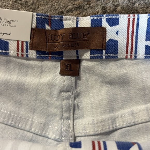 Judy Blue Women's Blue and White Striped Jean Shorts- NWT - fray hem - Strech - Picture 4 of 7